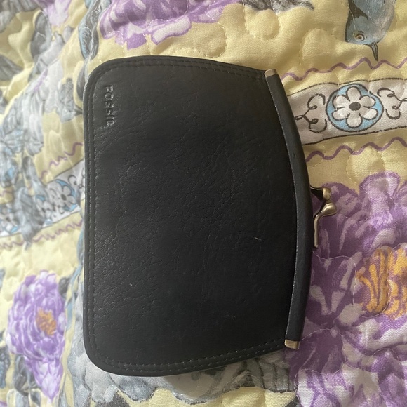 Fossil black coin purse ( kiss lock style ) - Picture 1 of 7